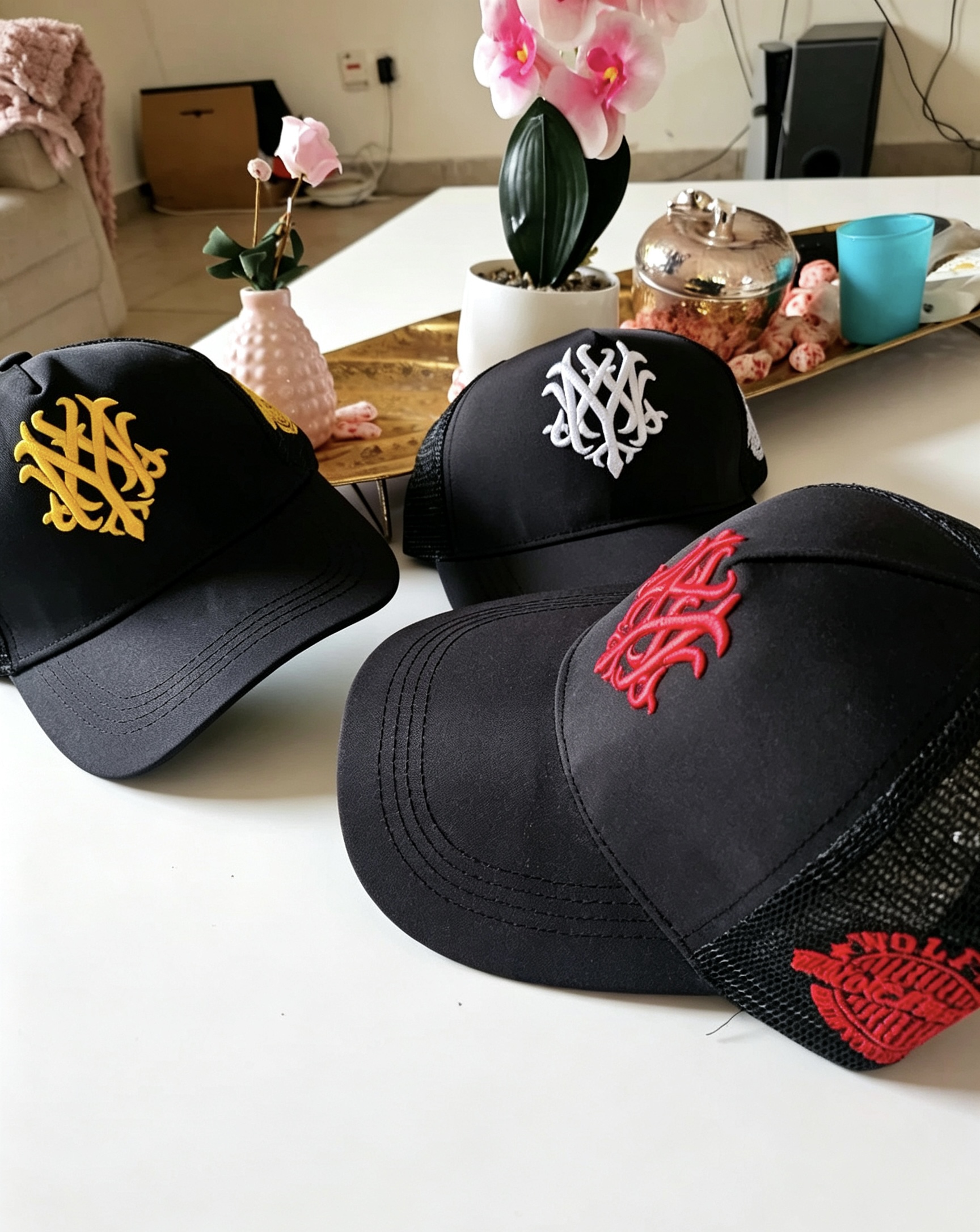 Casquette trucker brodée logo monogramme