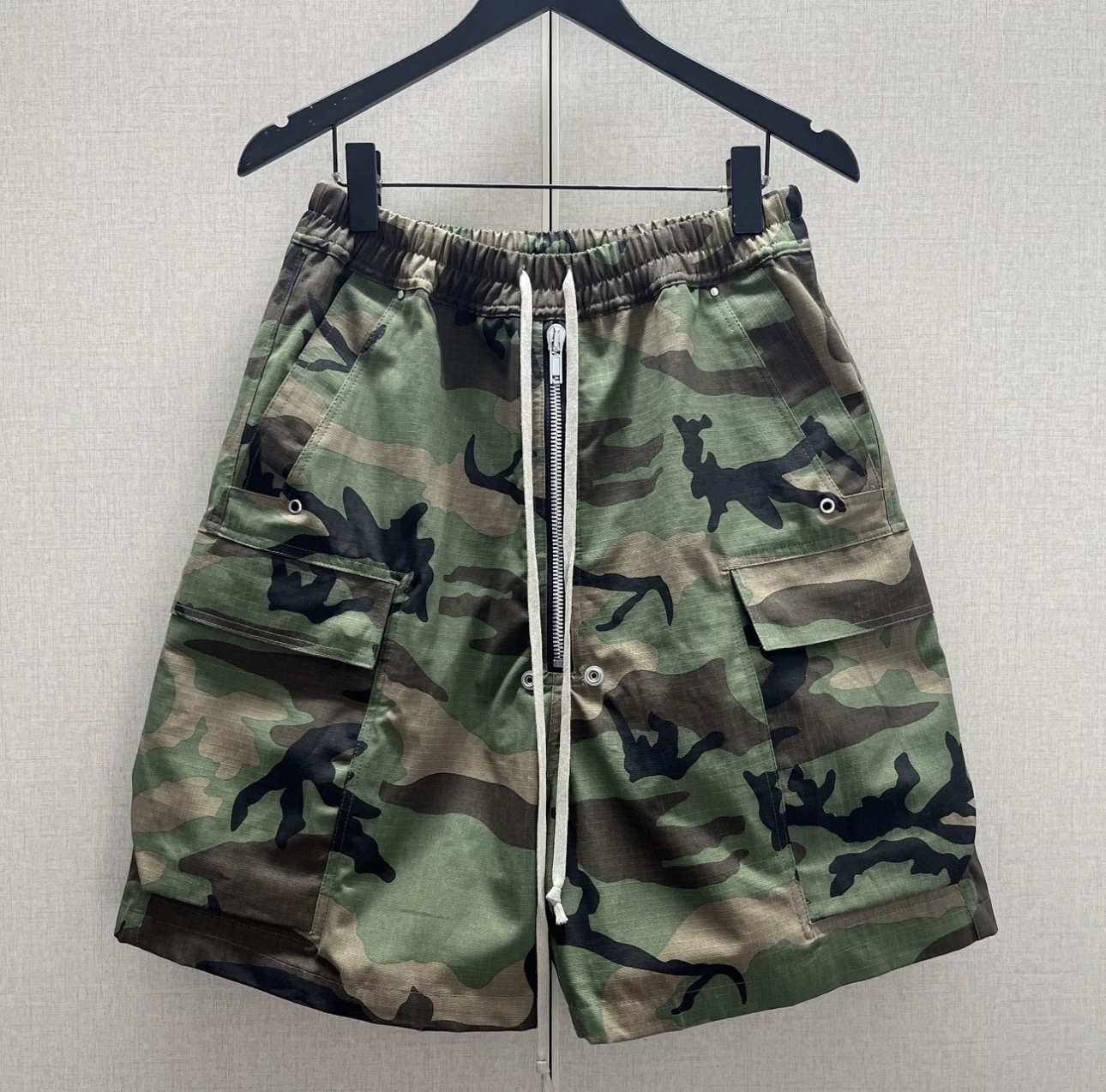 Short cargo camouflage homme fermeture zippée style streetwear