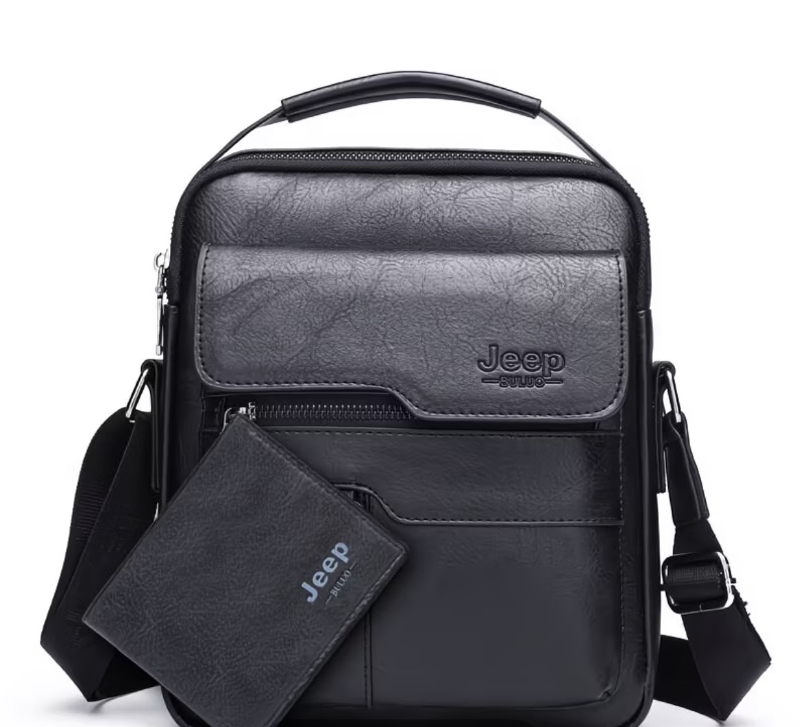 Sacoche bandoulière pour homme Jeep Buluo souvent vendue en ensemble 2 pièces avec son petit portefeuille assorti.