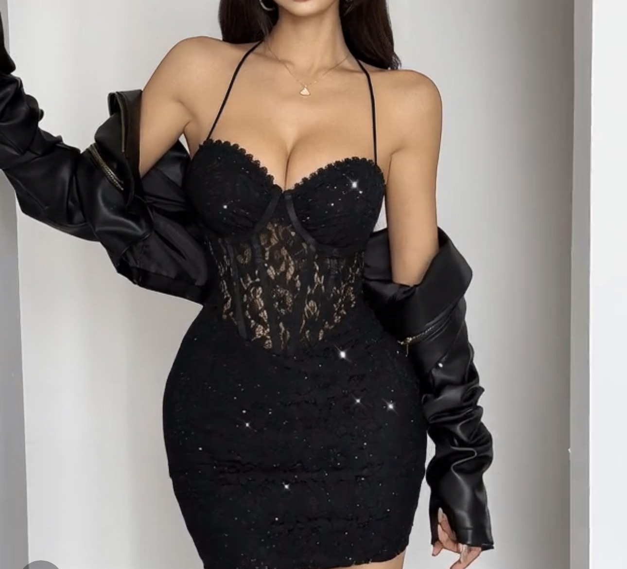 Robe mini corset en dentelle pailletée bretelles fines licou