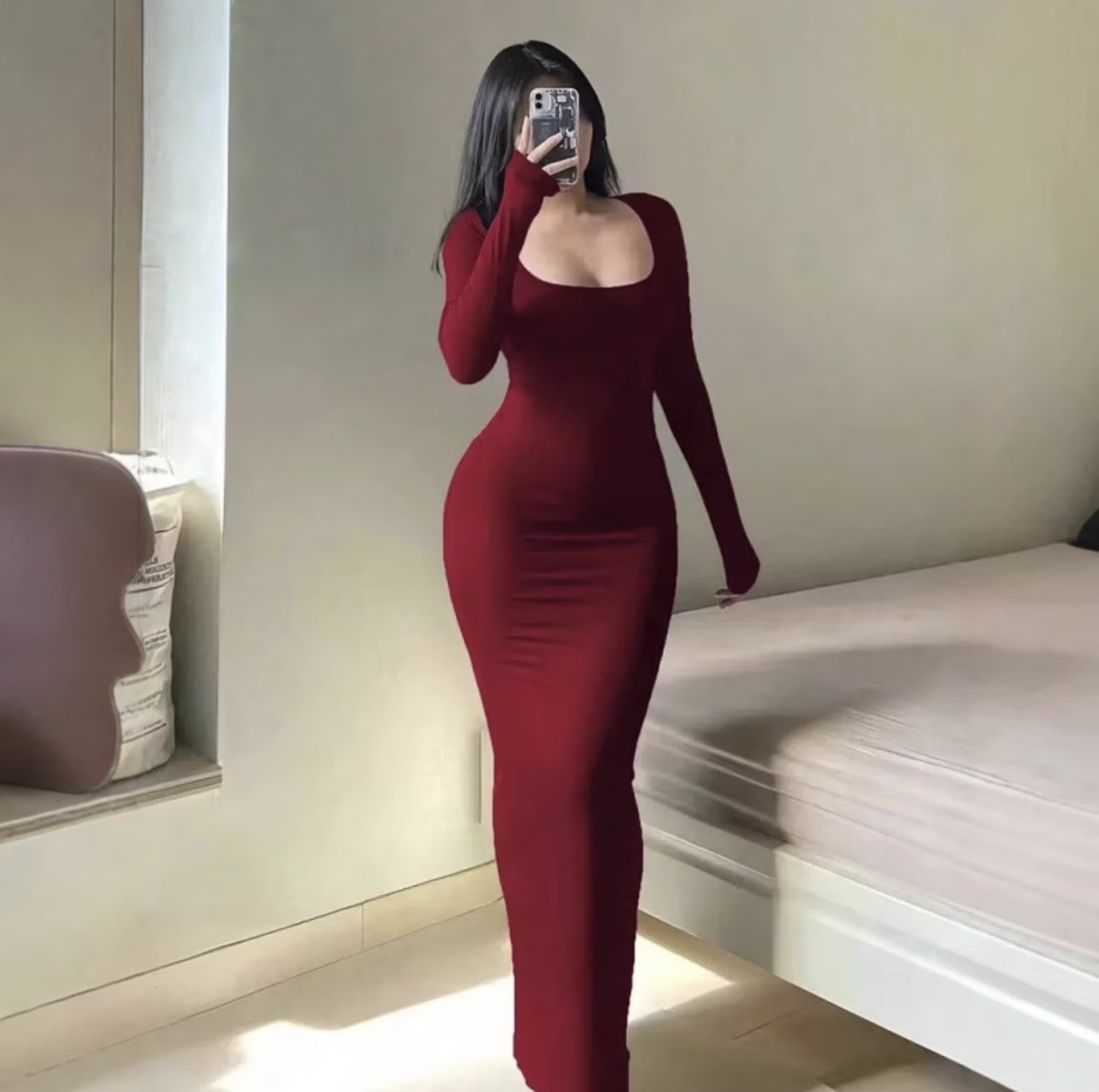 Robe longue moulante carré col manches longues