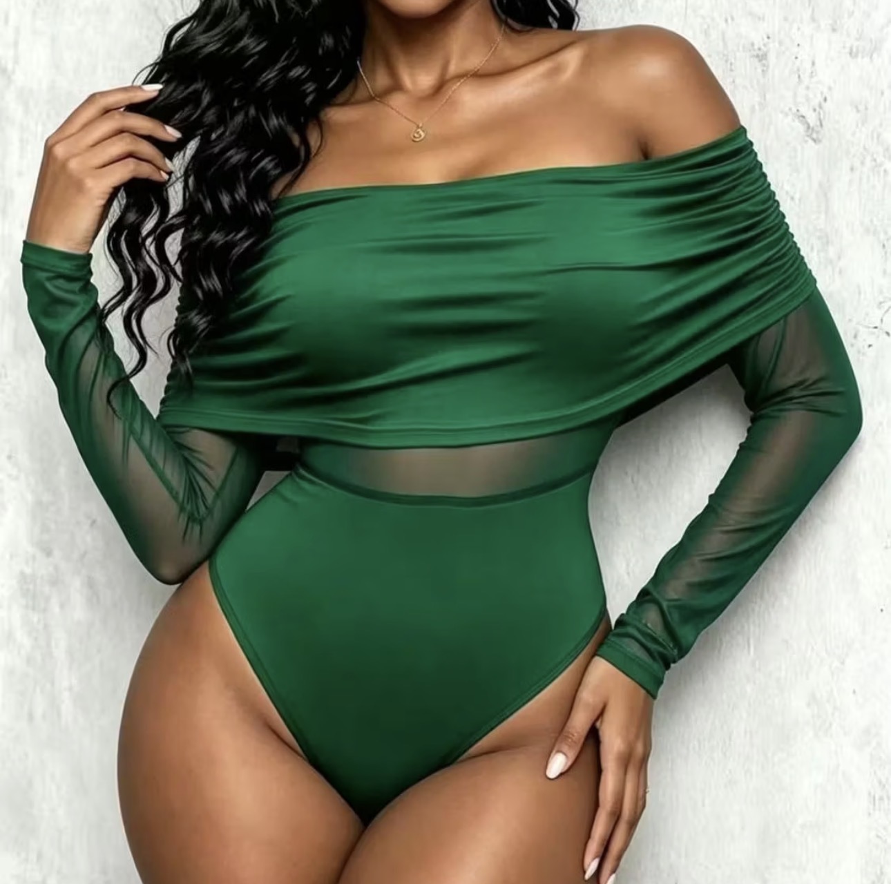 Body femme bardot décolleté épaule nue, manches longues en résille transparente, taille voilée