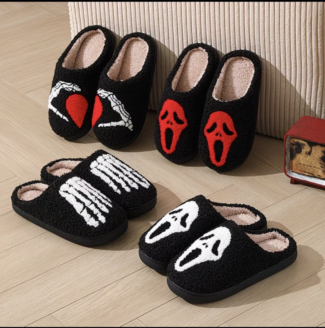 Chaussons d'intérieur peluche motif Ghostface (film Scream) Halloween, 4 modèles assortis