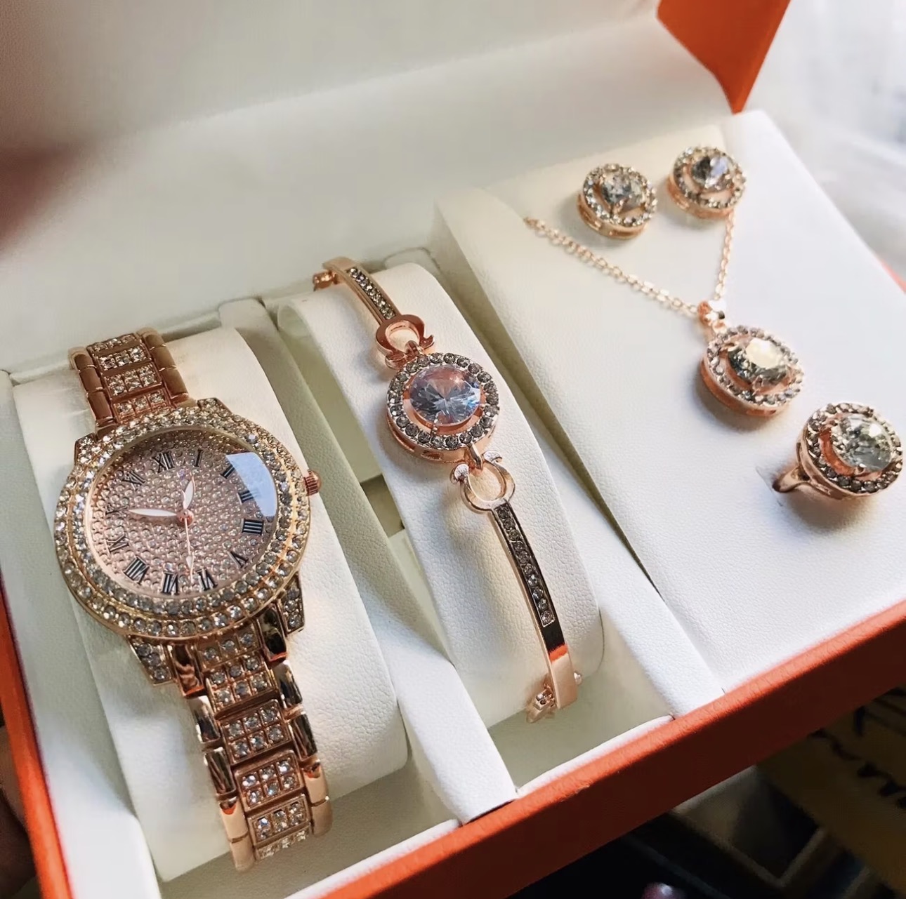 Coffret bijoux femme 5 pièces montre + parure complète strass rose doré