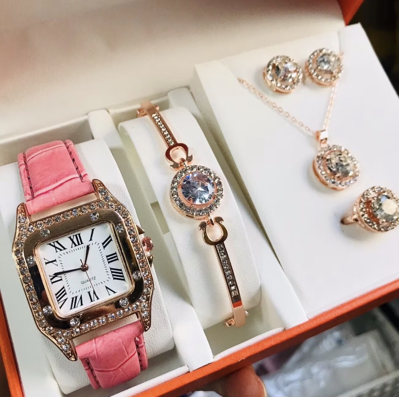Coffret parure femme 5 pièces montre carrée cuir strass rose doré